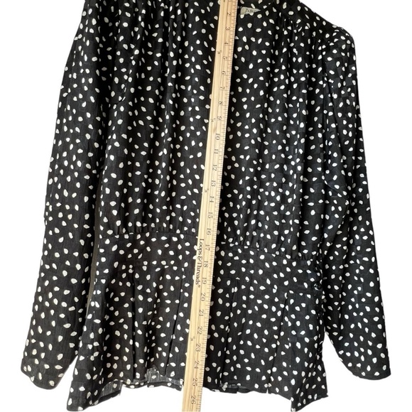 Women's ARGENTI BOUTIQUE blouse print point top black & white casual button 10. - Picture 7 of 10